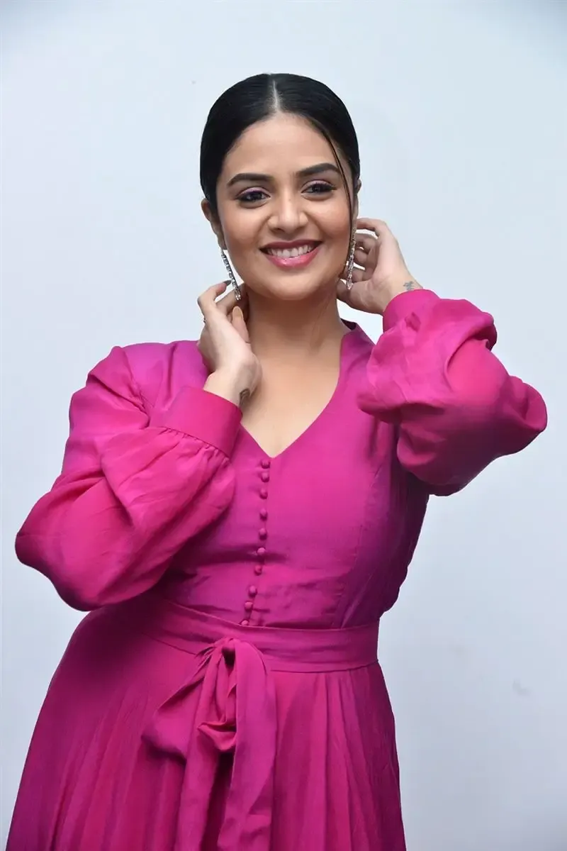 TV ANCHOR SREEMUKHI AT SAMMATHAME MOVIE PRE RELEASE EVENT 20